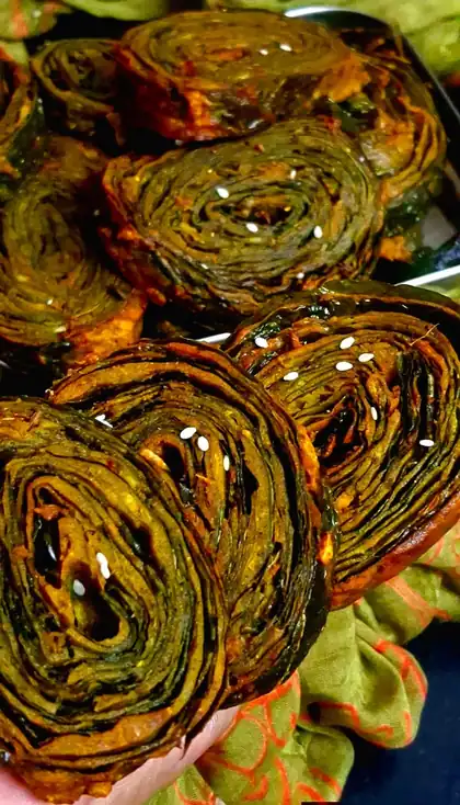 Rikwach rolls, crisp and spiced
